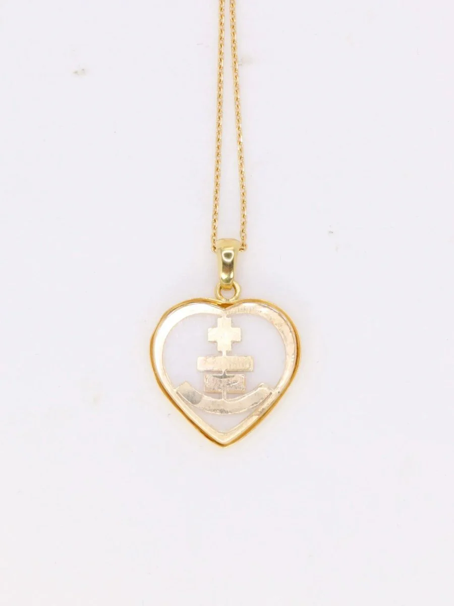 Augis heart love medal in glass and gold, More than yesterday, less than tomorrow, ca 1980 - Image 4
