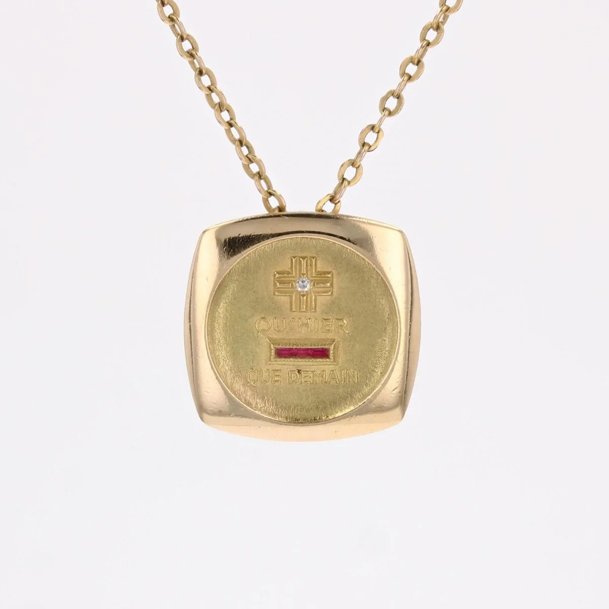 AUGIS medal in yellow gold, ruby and diamond - Image 3