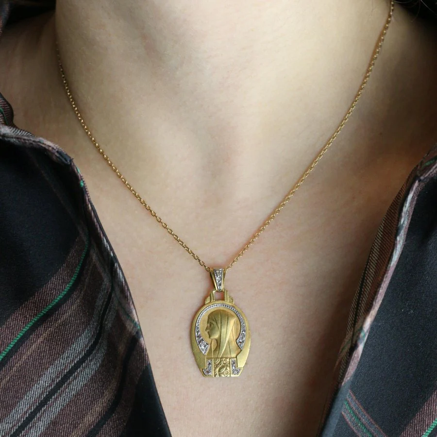 Religious medal Art Deco Virgin in profile yellow gold diamonds rose cut - Image 5
