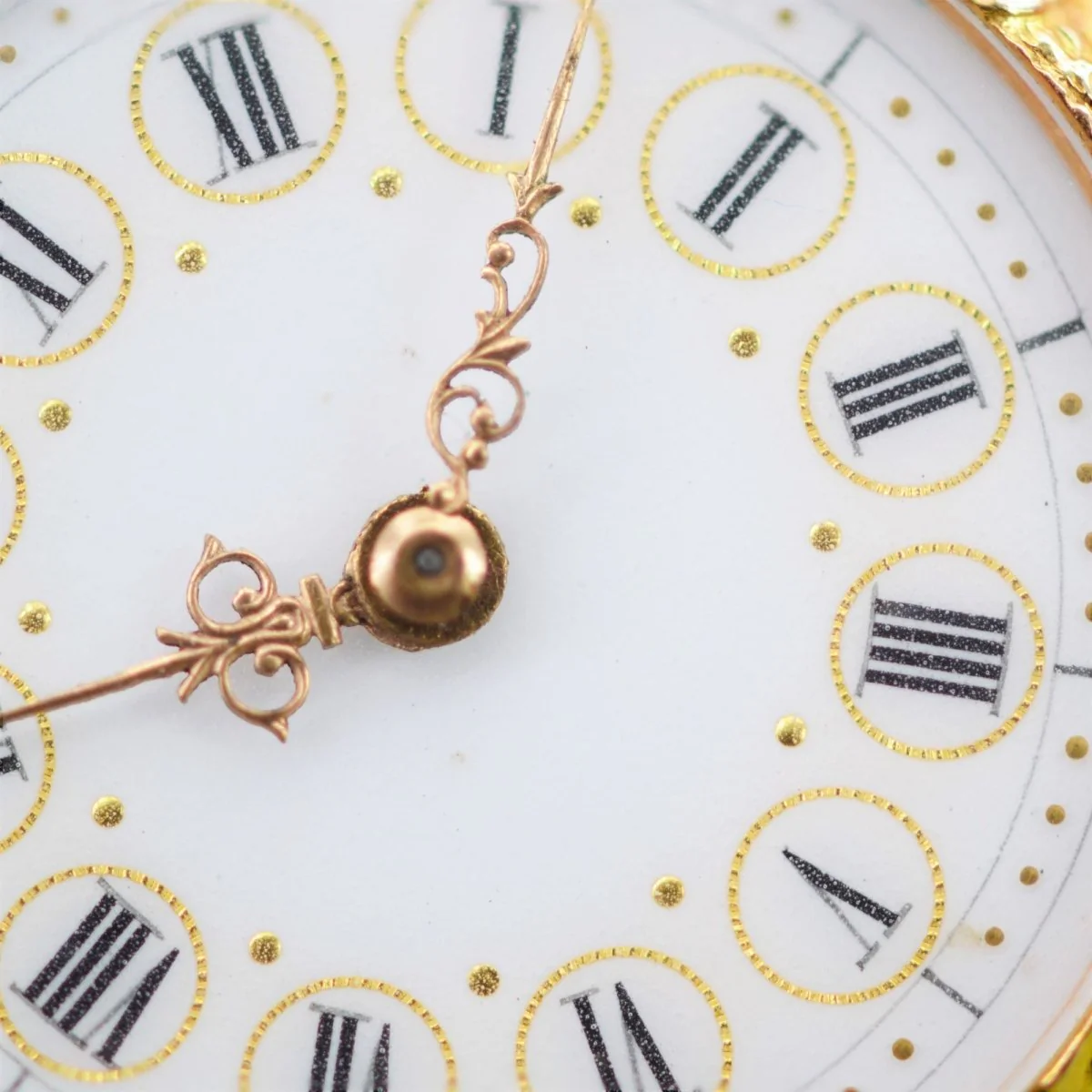 Watch collar in yellow gold, enamel and diamonds. - Image 7