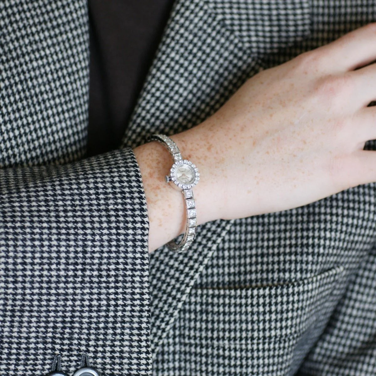 ASTRAL watch in white gold and diamonds - Image 2