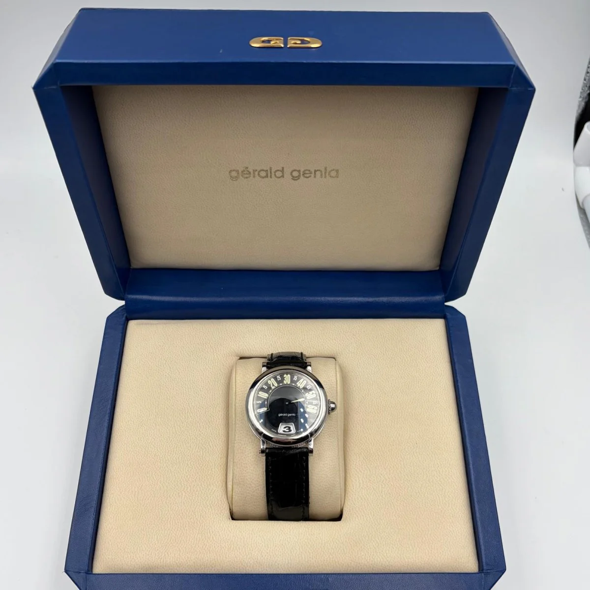 GÉRALD GENTA "Retro Classic" watch in steel and leather - Image 14