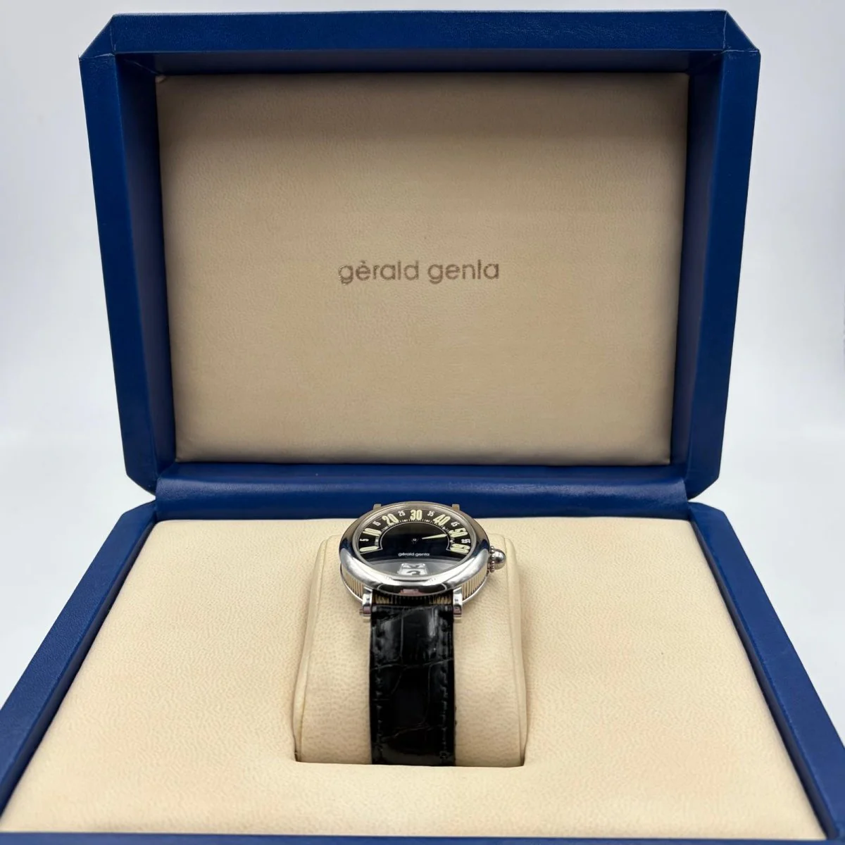 GÉRALD GENTA "Retro Classic" watch in steel and leather - Image 15