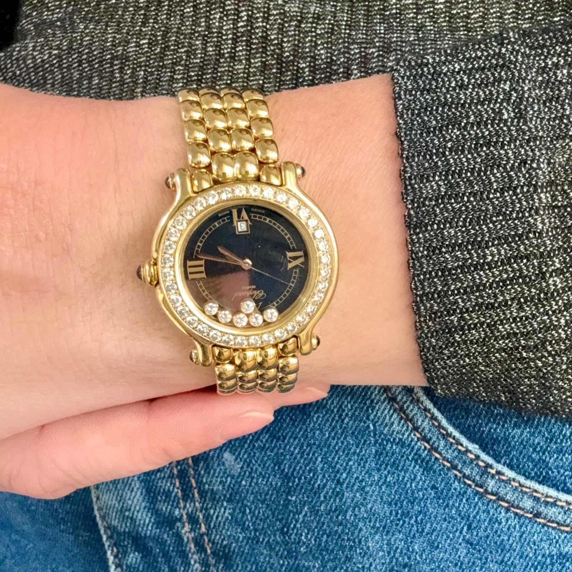 Watch CHOPARD Happy Sport in yellow gold and diamonds - Image 2