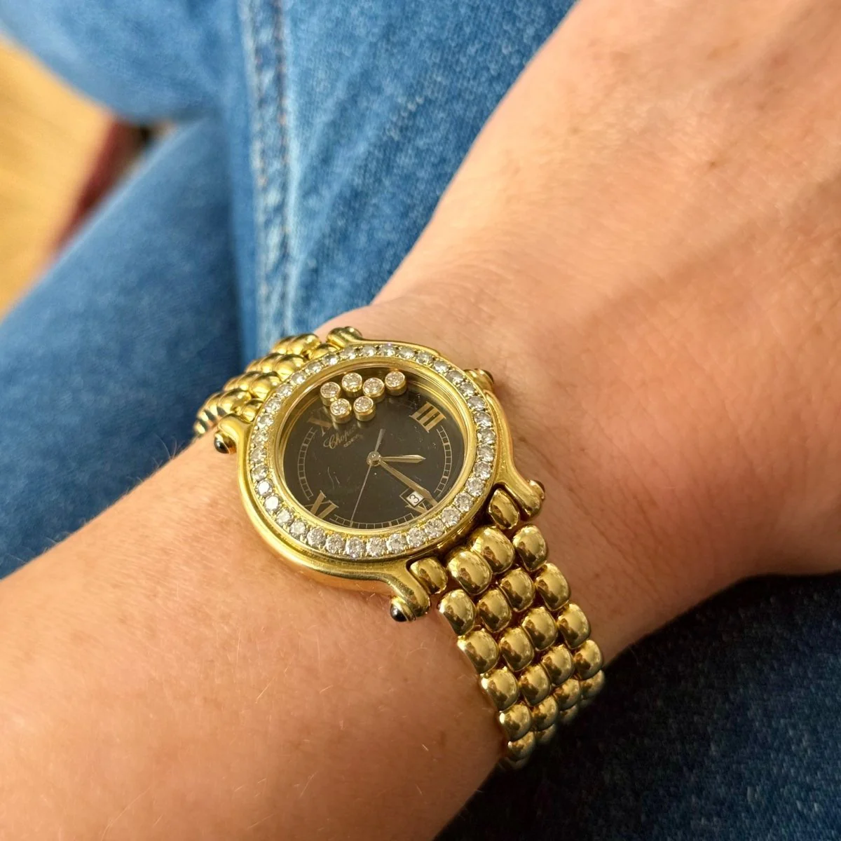 Watch CHOPARD Happy Sport in yellow gold and diamonds - Image 3