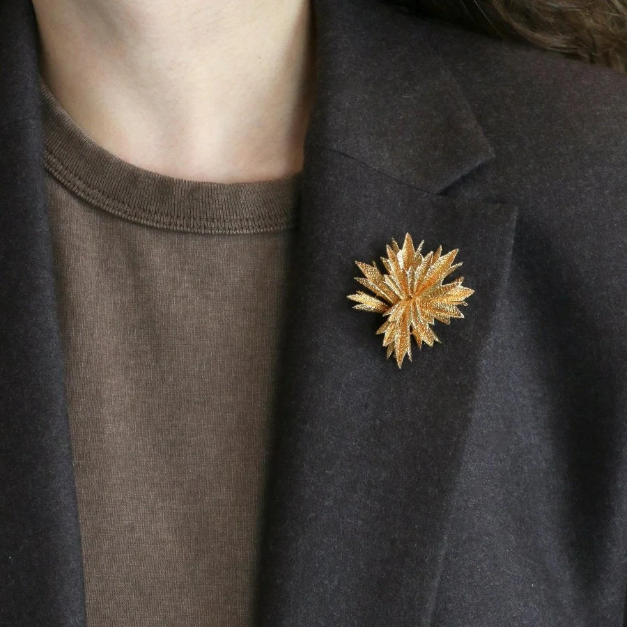 OJ PERRIN Yellow Gold Star Brooch - Image 2