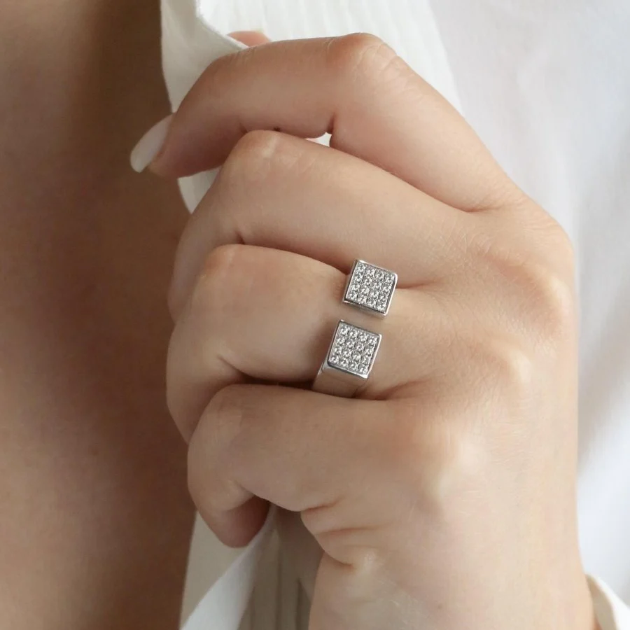Ring OMEGA "My Choice" Chevalière in yellow gold and diamonds - Image 2