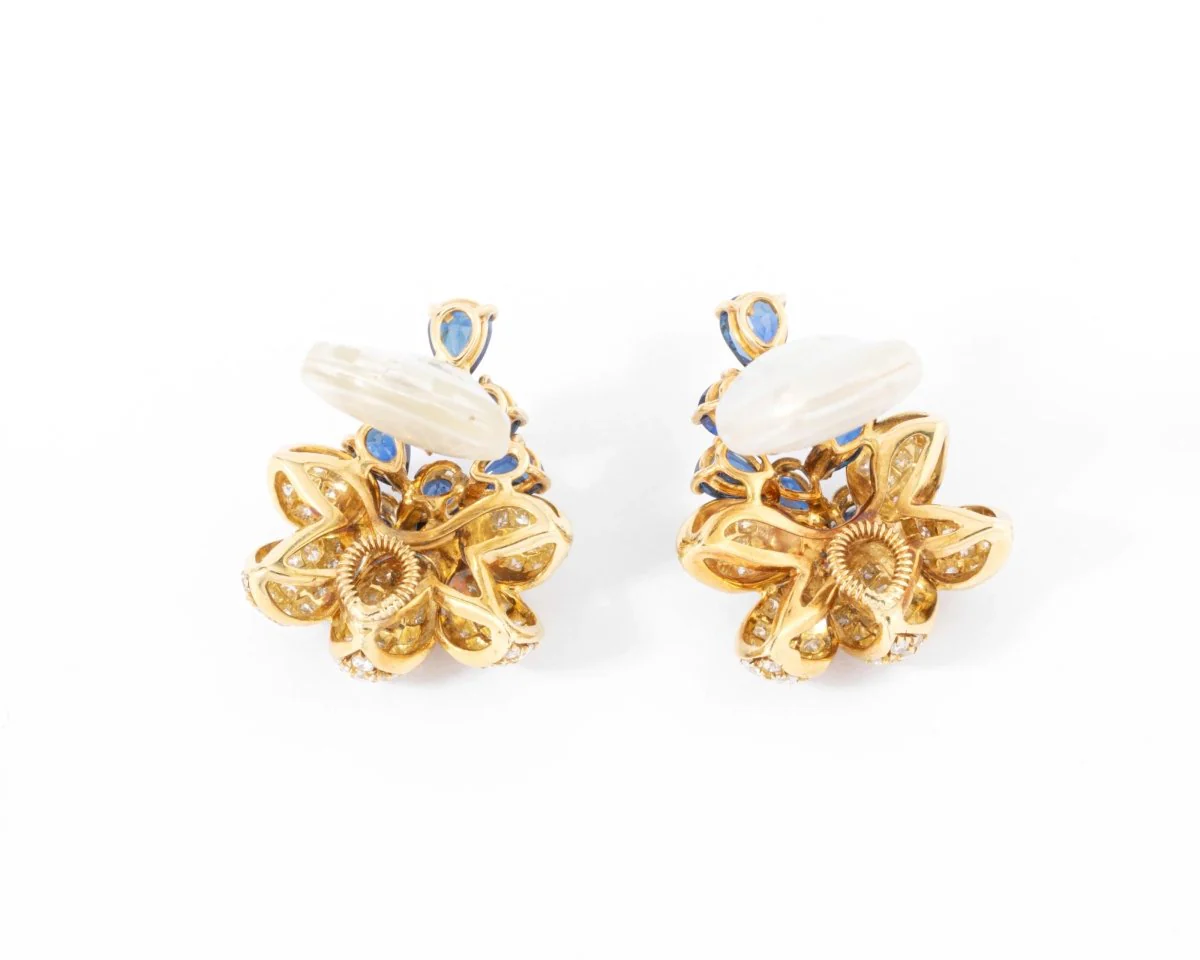 Pair of yellow gold sapphire and diamond earrings - Image 2