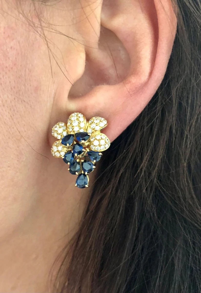 Pair of yellow gold sapphire and diamond earrings - Image 3