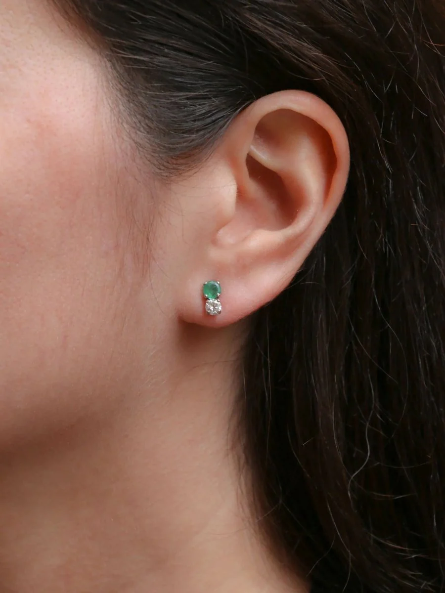 Pair of vintage earrings in white gold, diamonds and emeralds - Image 2