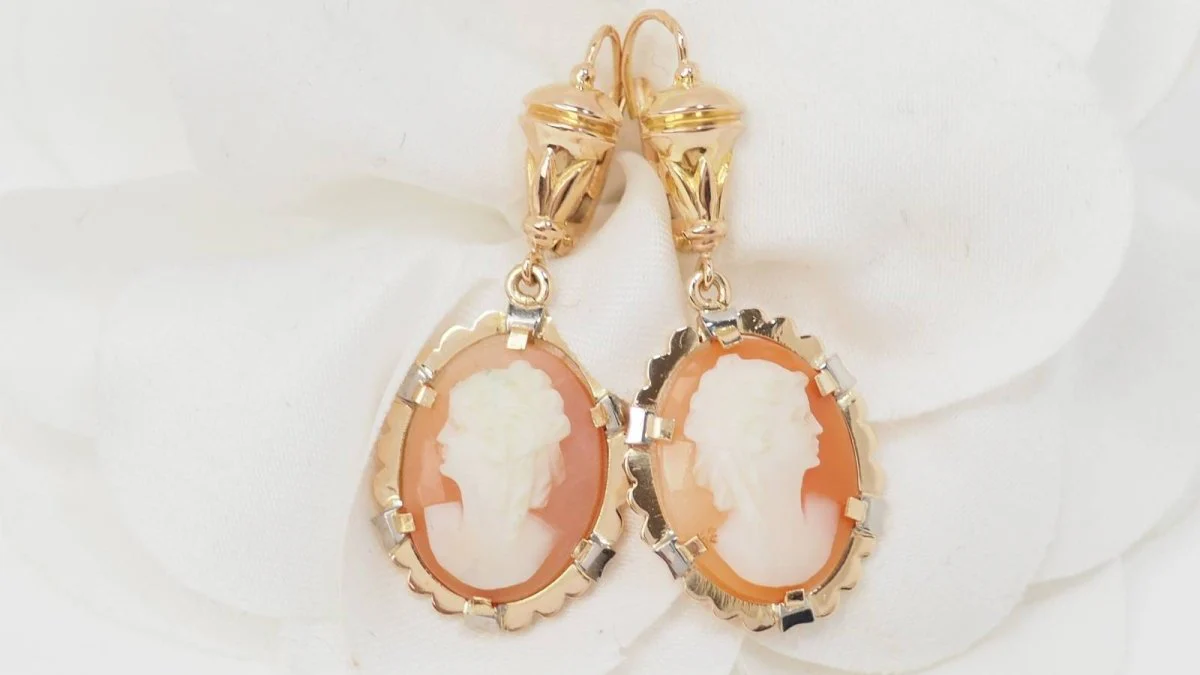Earrings Pendants in yellow gold and cameos - Image 3