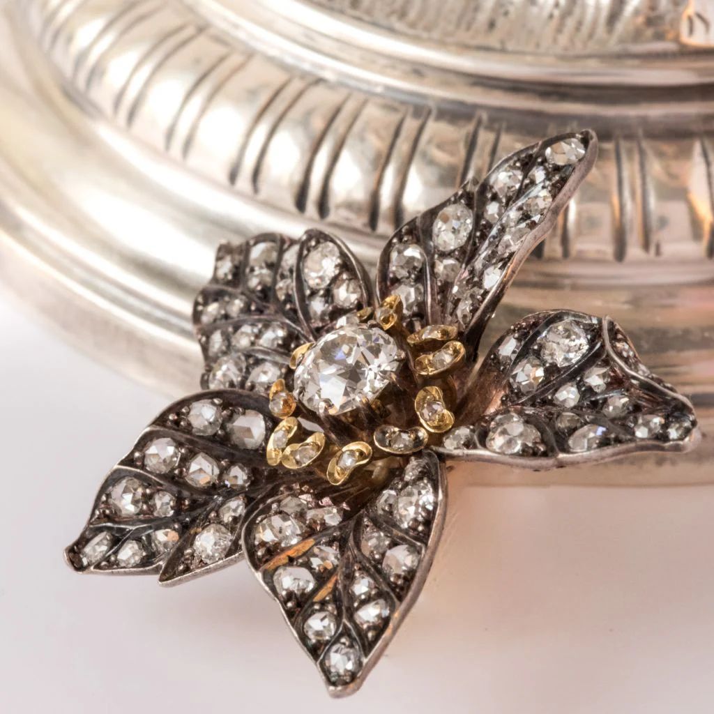 Antique flower pendant in yellow gold and silver with diamonds - Image 10