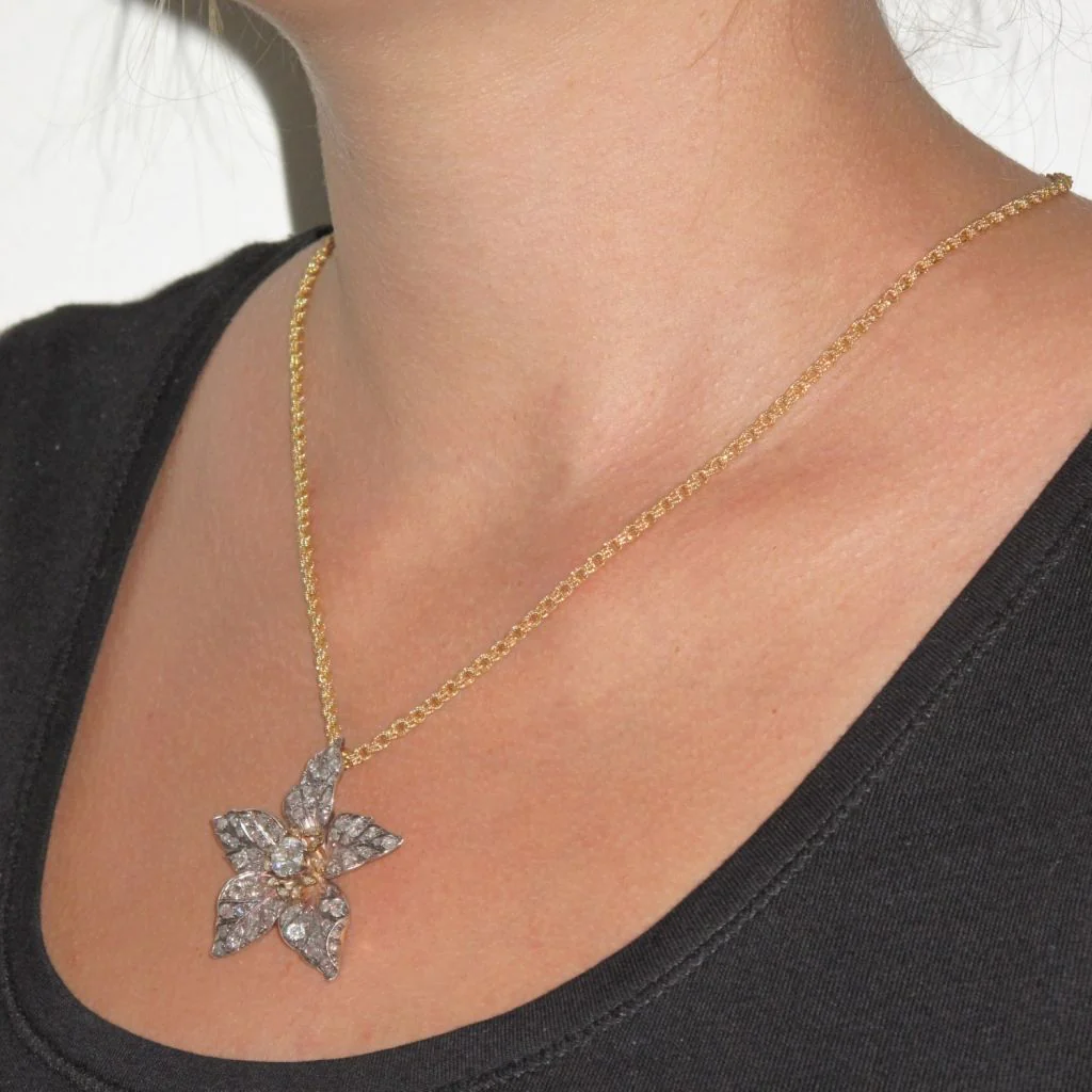 Antique flower pendant in yellow gold and silver with diamonds - Image 13