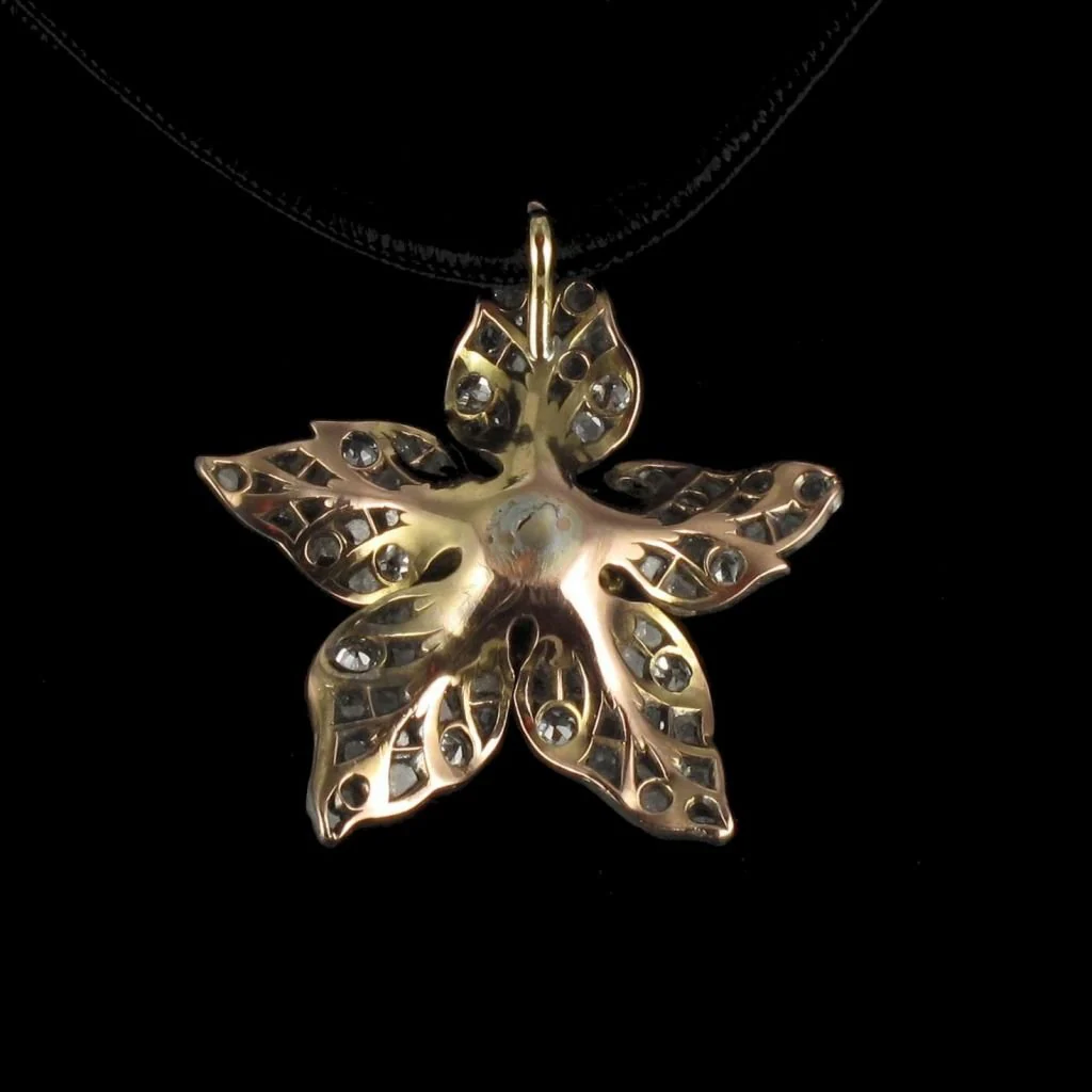 Antique flower pendant in yellow gold and silver with diamonds - Image 17