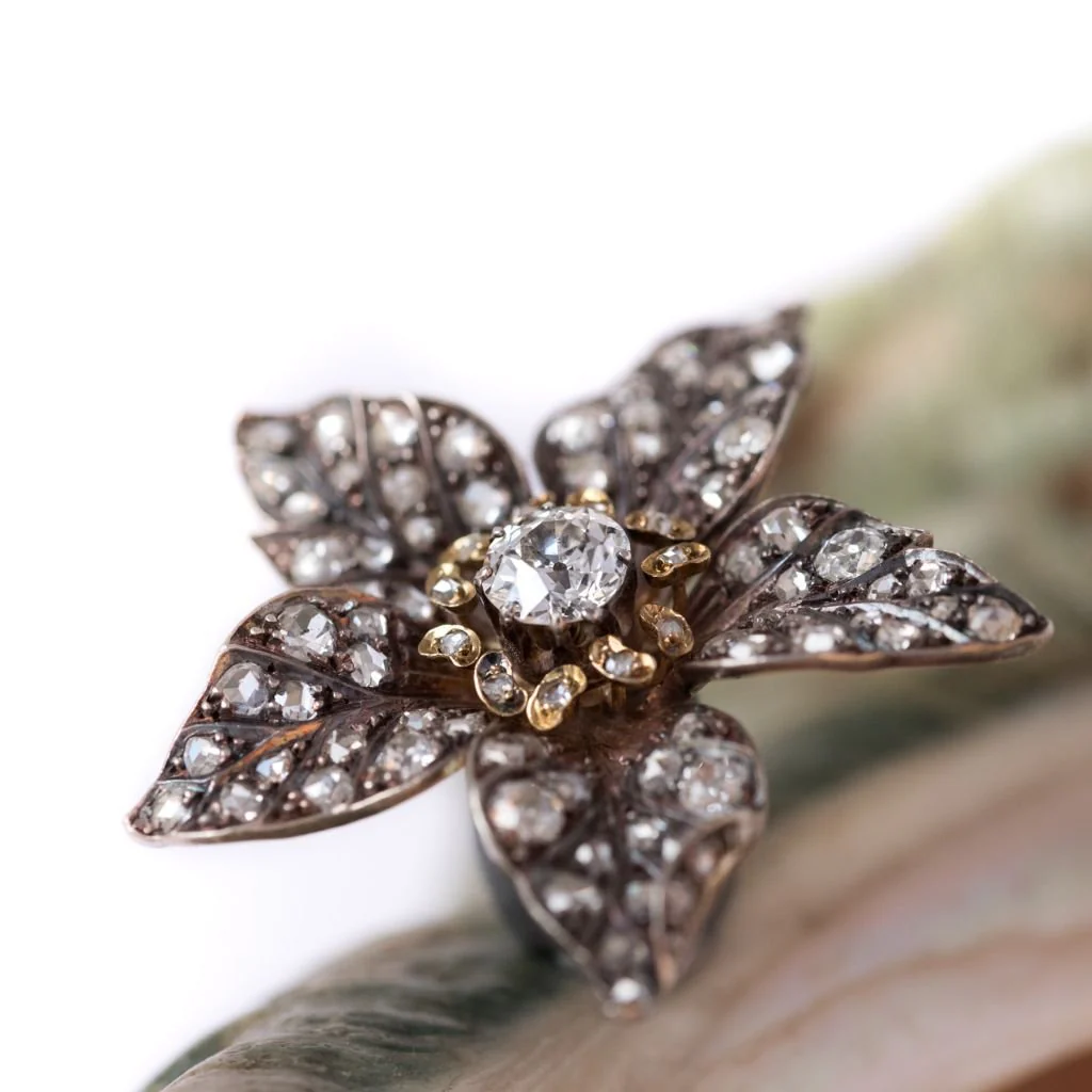 Antique flower pendant in yellow gold and silver with diamonds - Image 3