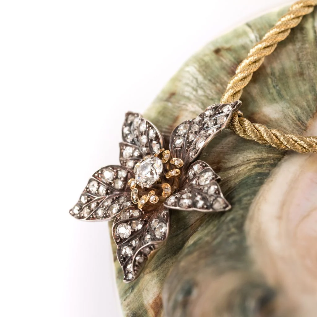 Antique flower pendant in yellow gold and silver with diamonds - Image 8