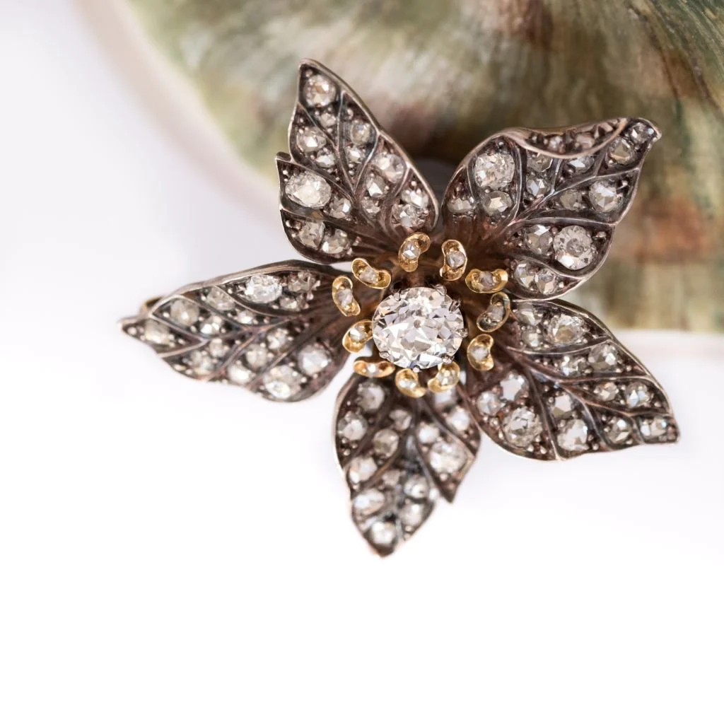 Antique flower pendant in yellow gold and silver with diamonds - Image 9