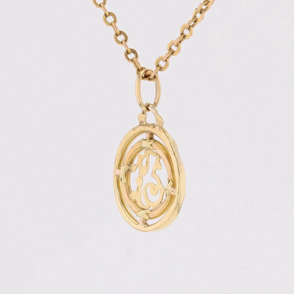 Antique Pendant in Yellow gold and green gold - Image 4