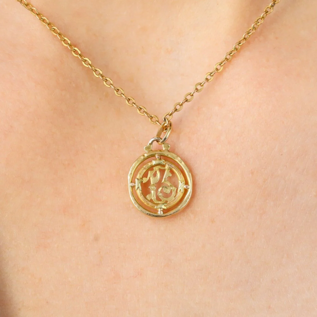 Antique Pendant in Yellow gold and green gold - Image 6