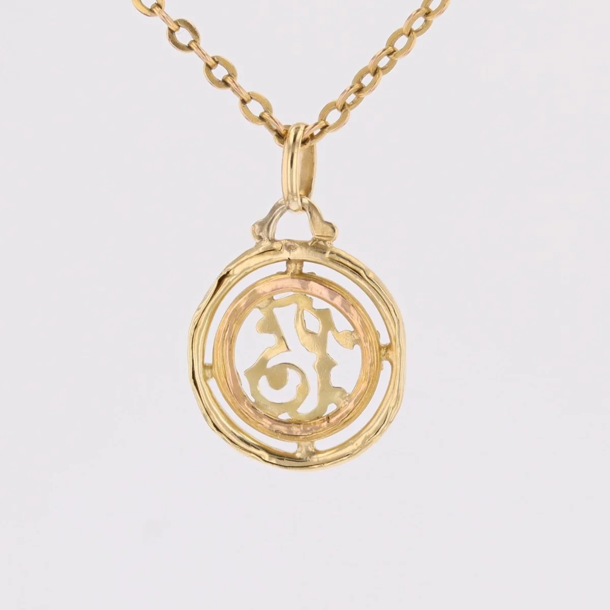 Antique Pendant in Yellow gold and green gold - Image 7