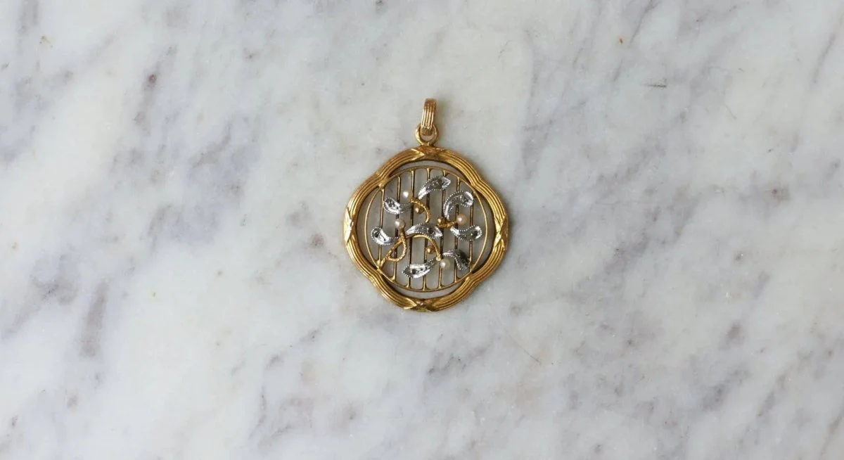 Art Nouveau Mistletoe Pendant Yellow Gold Pearls and Diamonds - Image 4