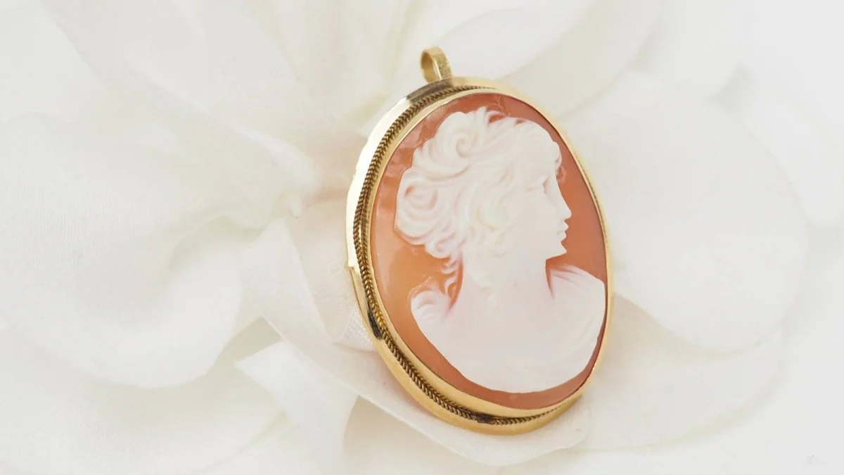 Antique yellow gold and cameo pendant-brooch - Image 4
