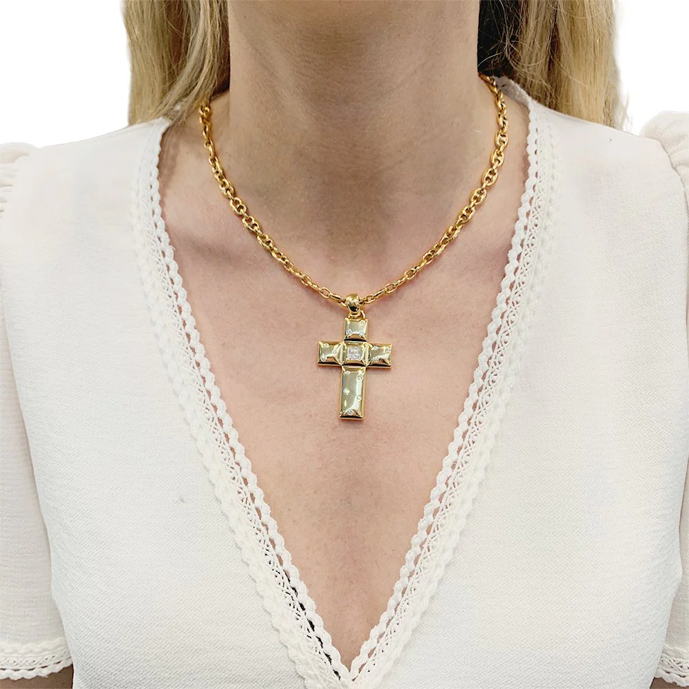 Chopard Cross Pendant yellow gold and diamonds - Image 9