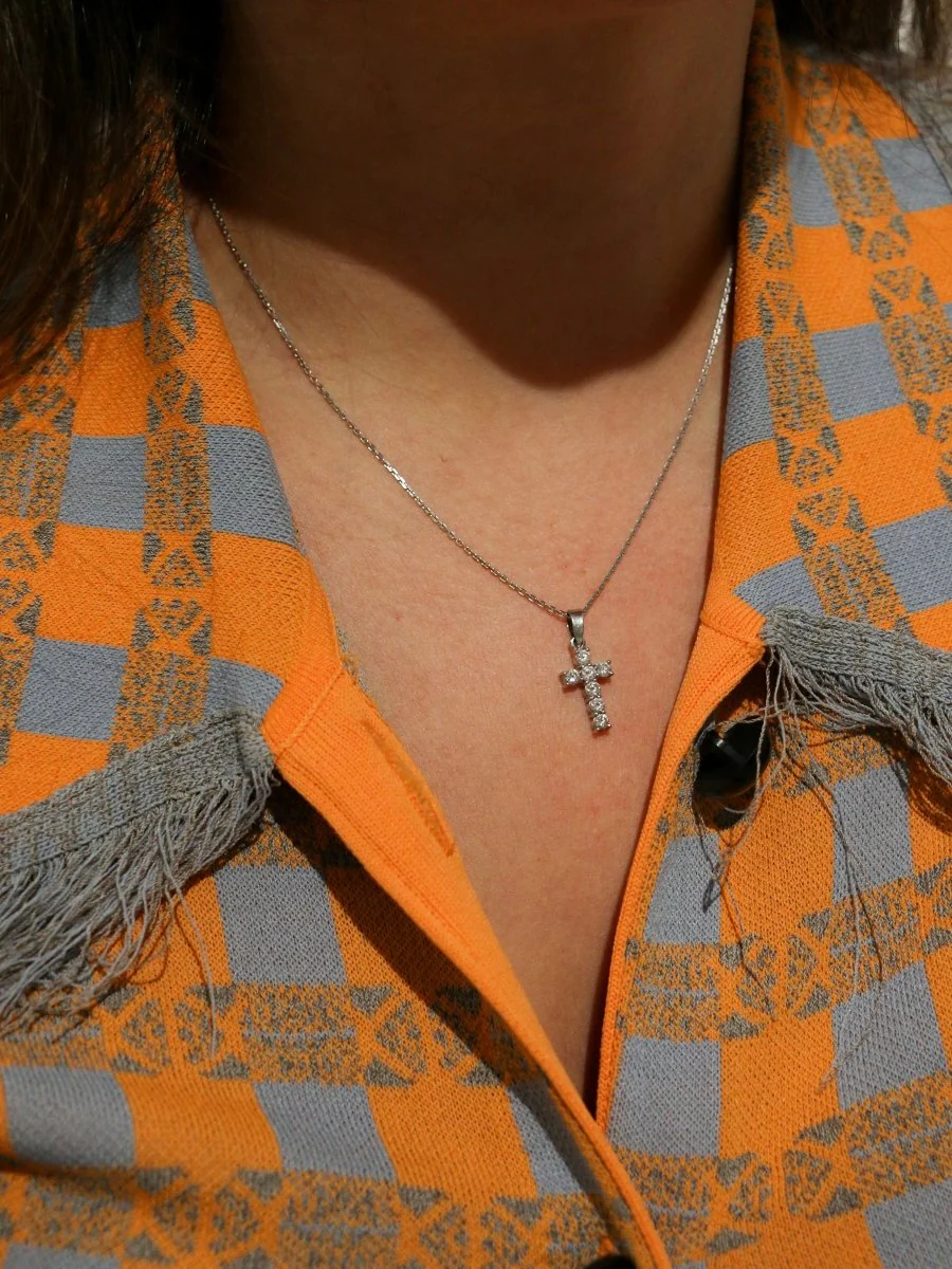 Vintage cross pendant in white gold and diamonds - Image 2