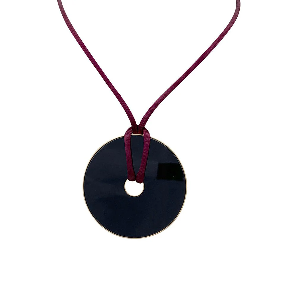 DINH VAN “Pi Chinois” pendant in yellow gold and onyx