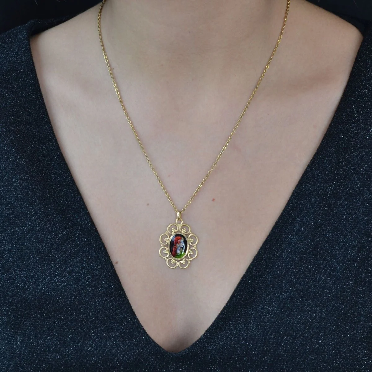 Yellow gold and enamel pendant - Image 2