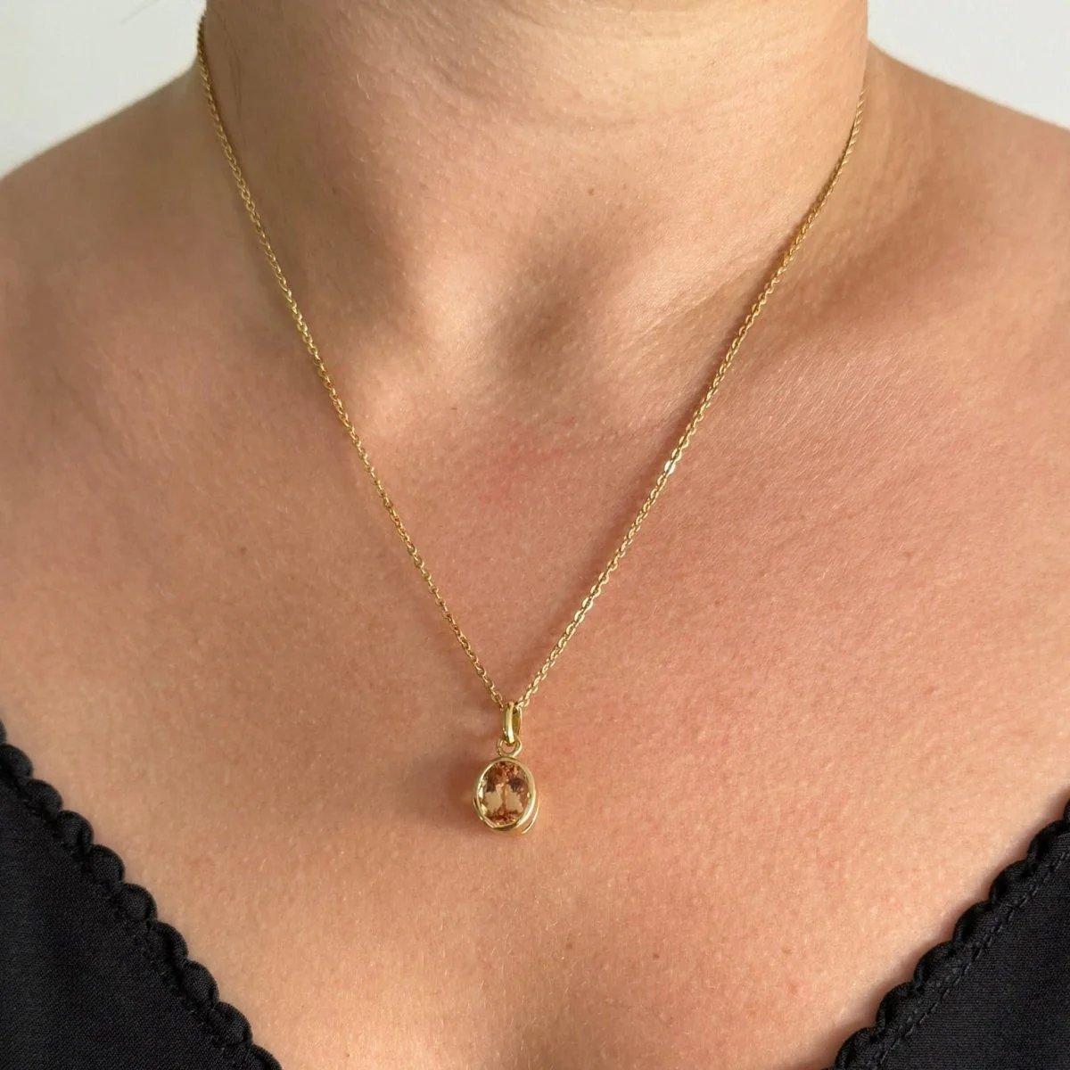 Topaz and yellow gold pendant - Image 2