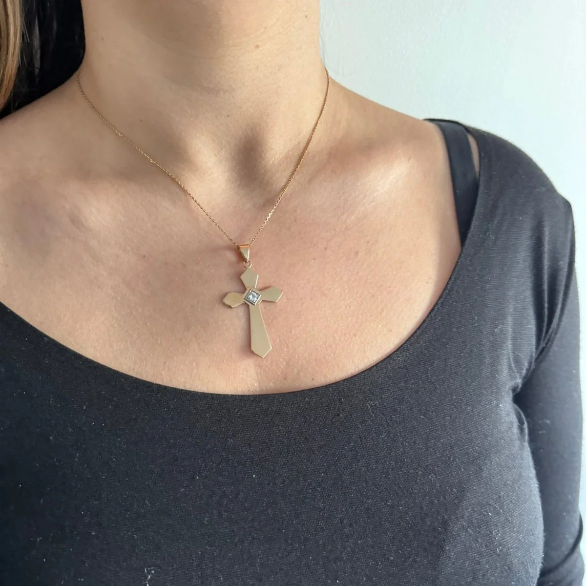 Rose gold and diamond pendant - Image 2