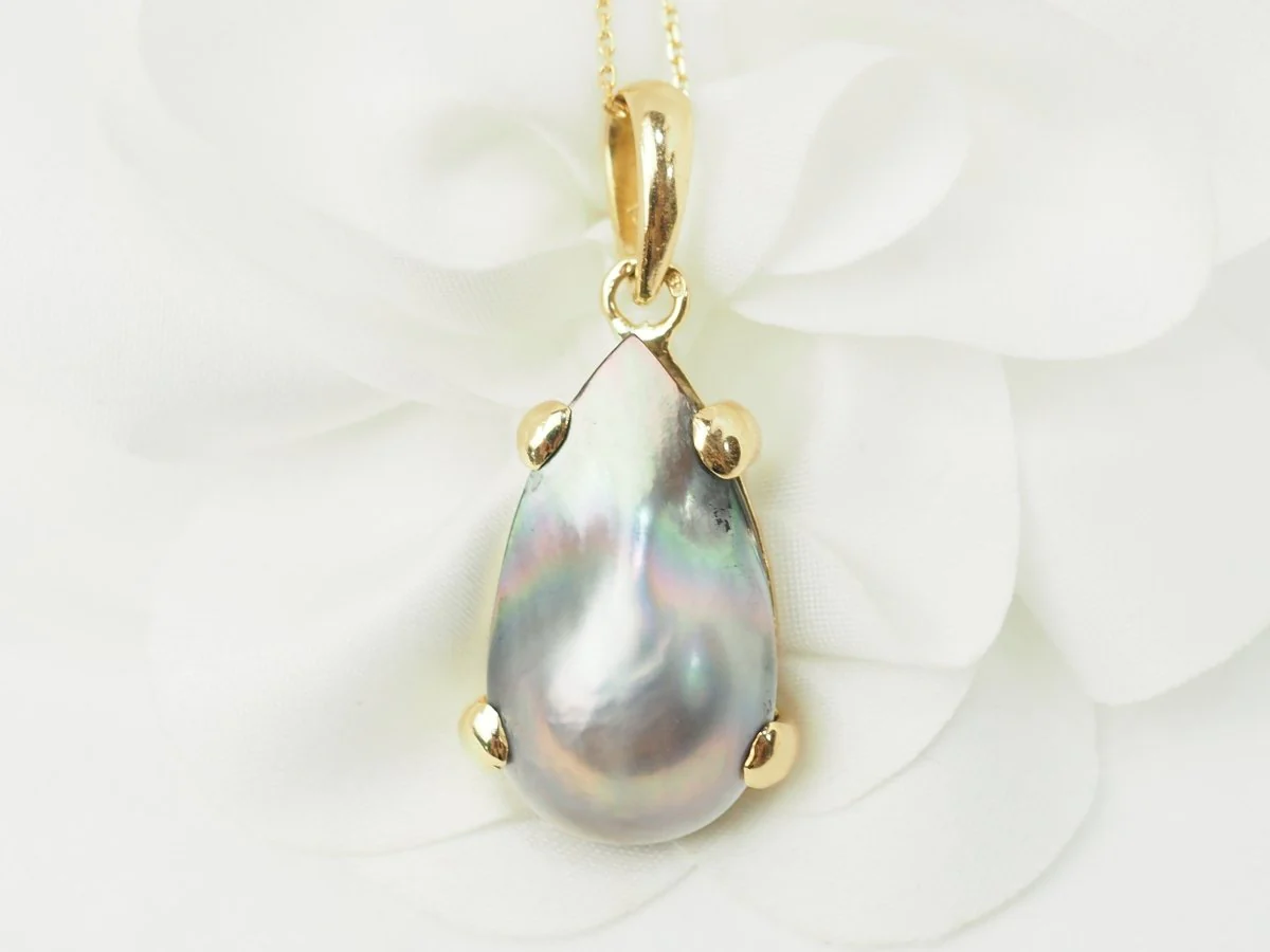 Mabé Tahitian pendant in yellow gold - Image 4