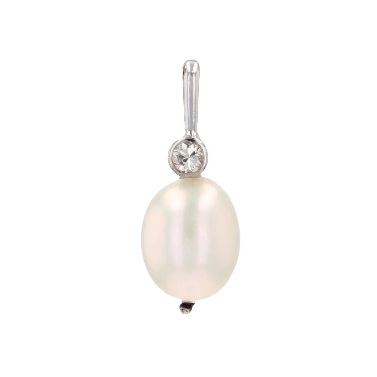 White gold pendant with pearl and diamond