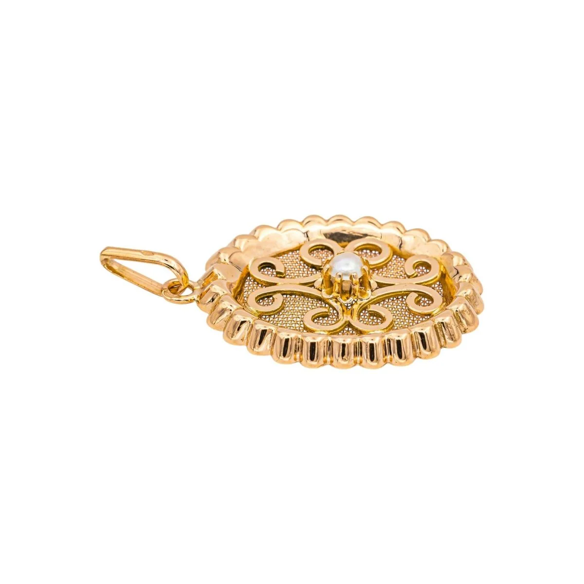 Yellow gold half pearl pendant - Image 3
