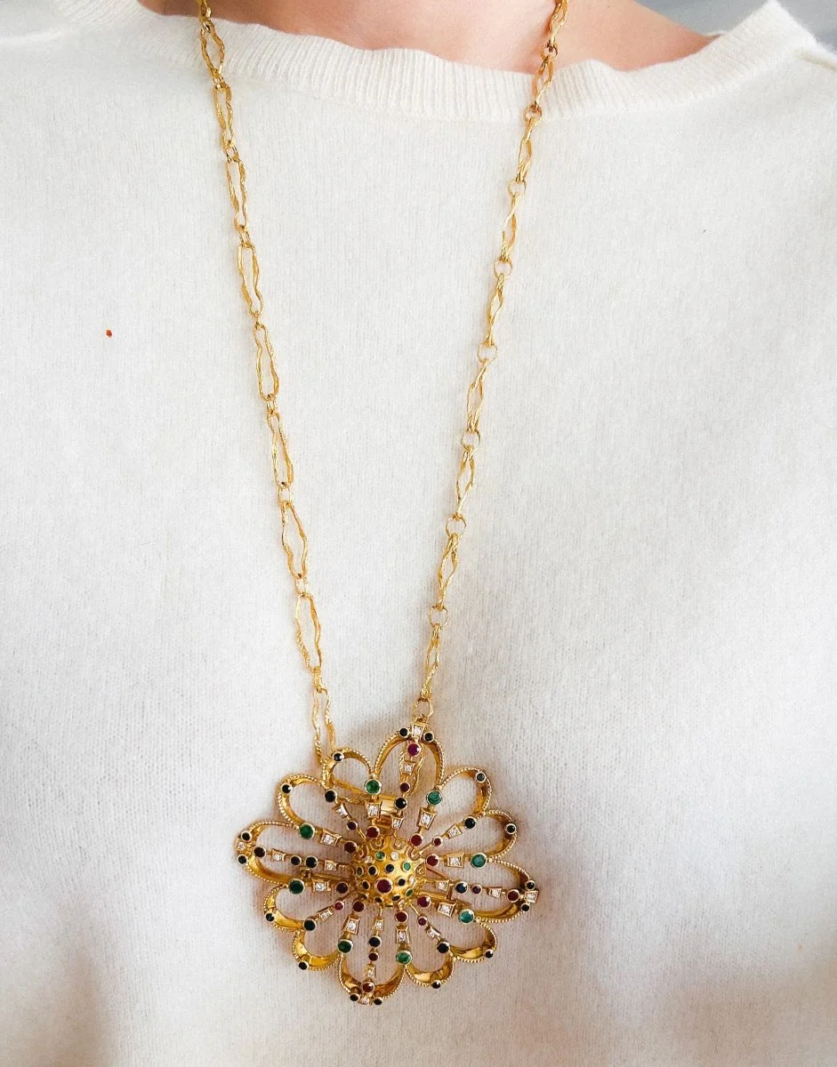 LALAOUNIS pendant and brooch in yellow gold, emeralds, rubies, sapphires and diamonds - Image 9