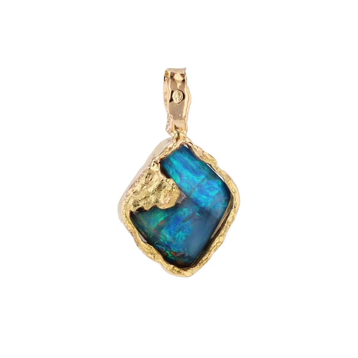 Opal and yellow gold pendant