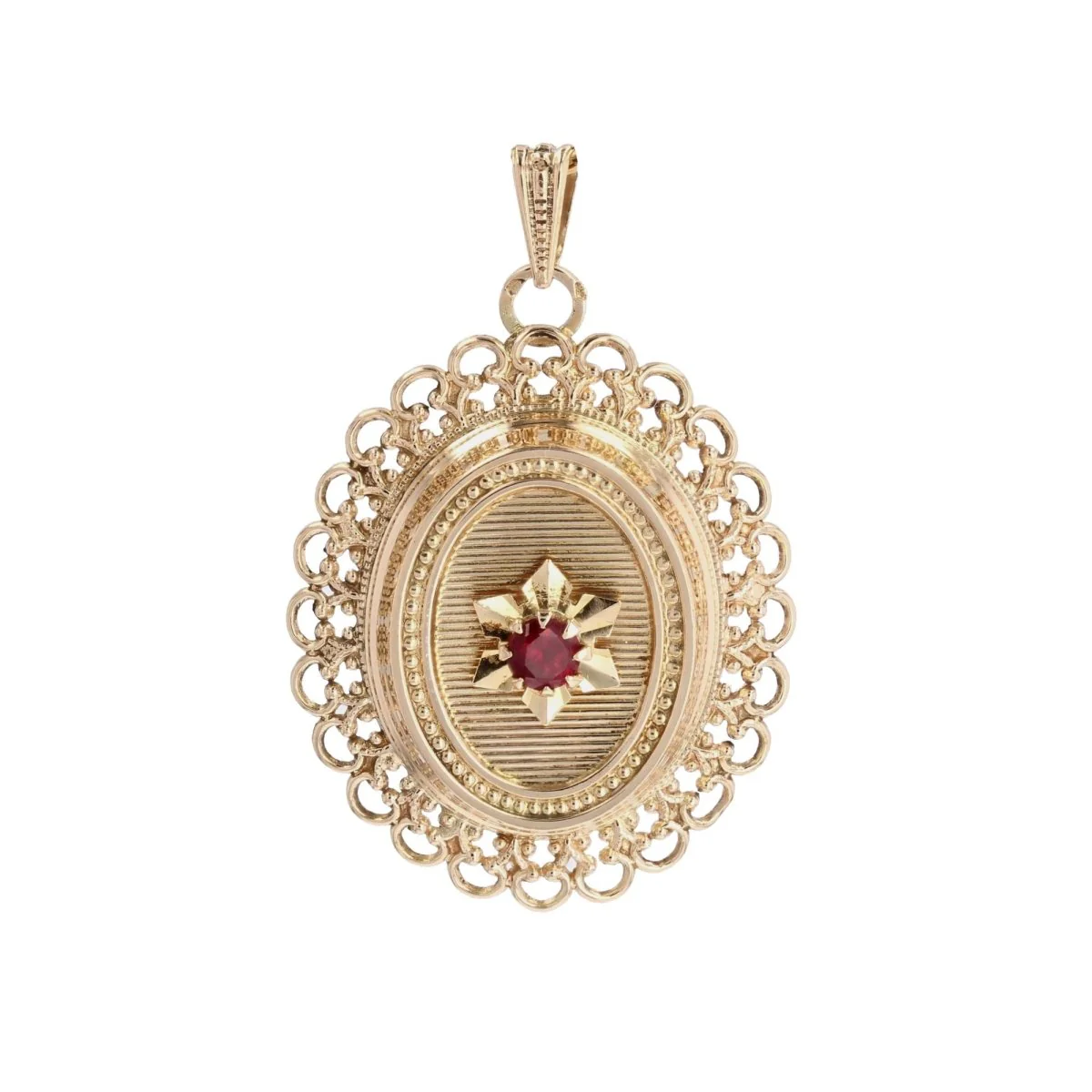 Yellow gold pendant