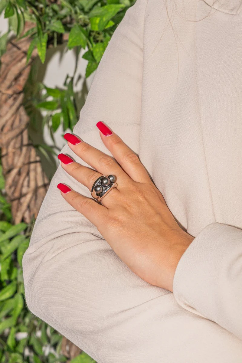 Poiray Fidji Cocktail Ring White Gold Pearl - Image 2
