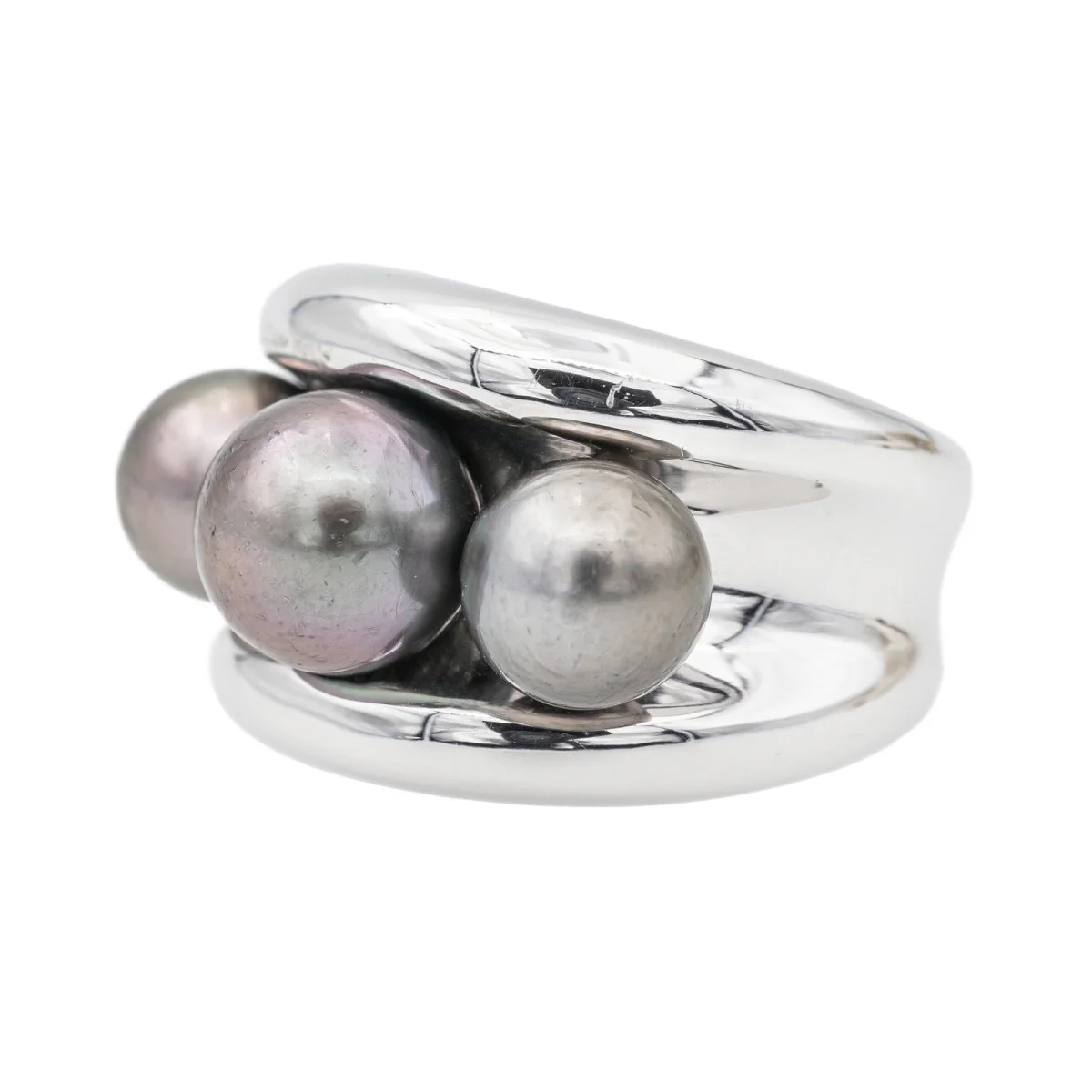 Poiray Fidji Cocktail Ring White Gold Pearl - Image 4