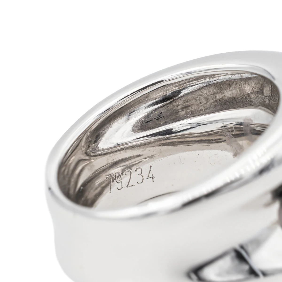 Poiray Fidji Cocktail Ring White Gold Pearl - Image 9