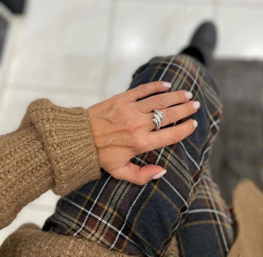 Retro 1.50 Carat Diamond Cocktail Gold Ring - Image 10