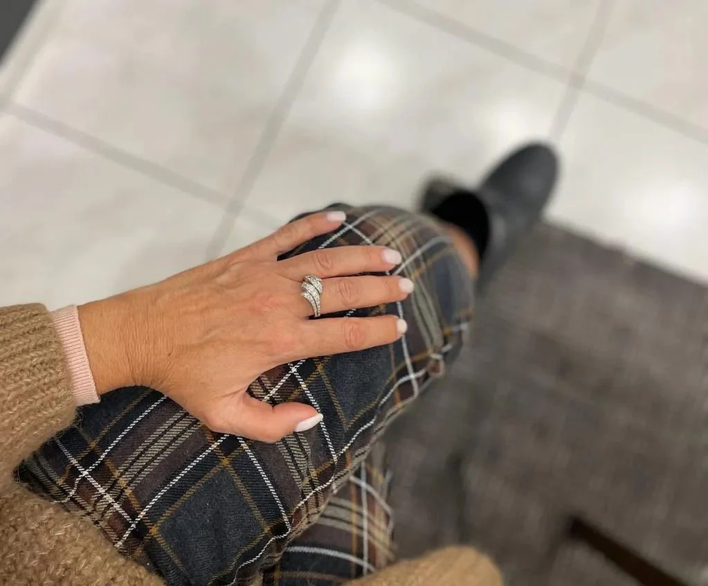 Retro 1.50 Carat Diamond Cocktail Gold Ring - Image 11