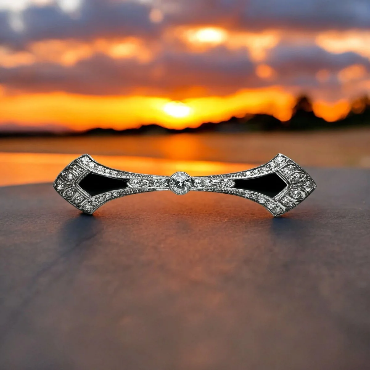 Art Deco barrette brooch in platinum, diamonds and onyx. - Image 5