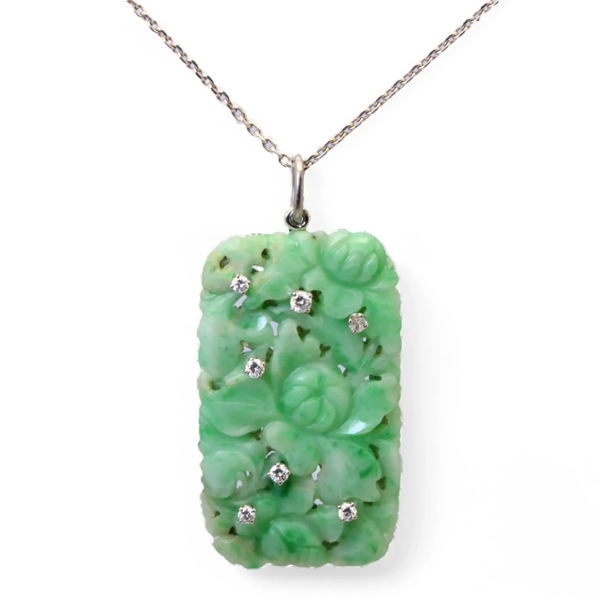 Art Deco pendant in gold and carved jade diamonds.