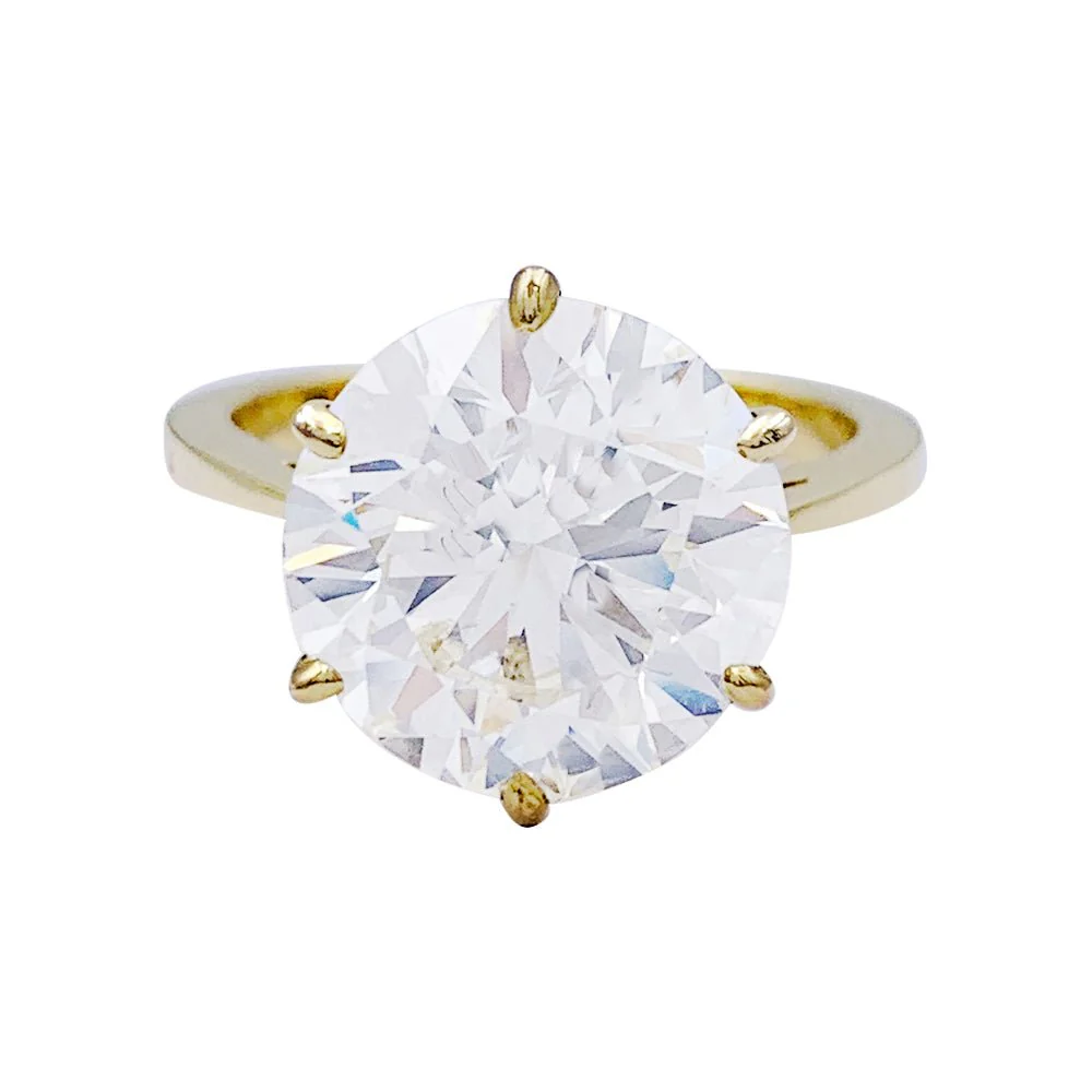 Solitaire ring in yellow gold and diamond