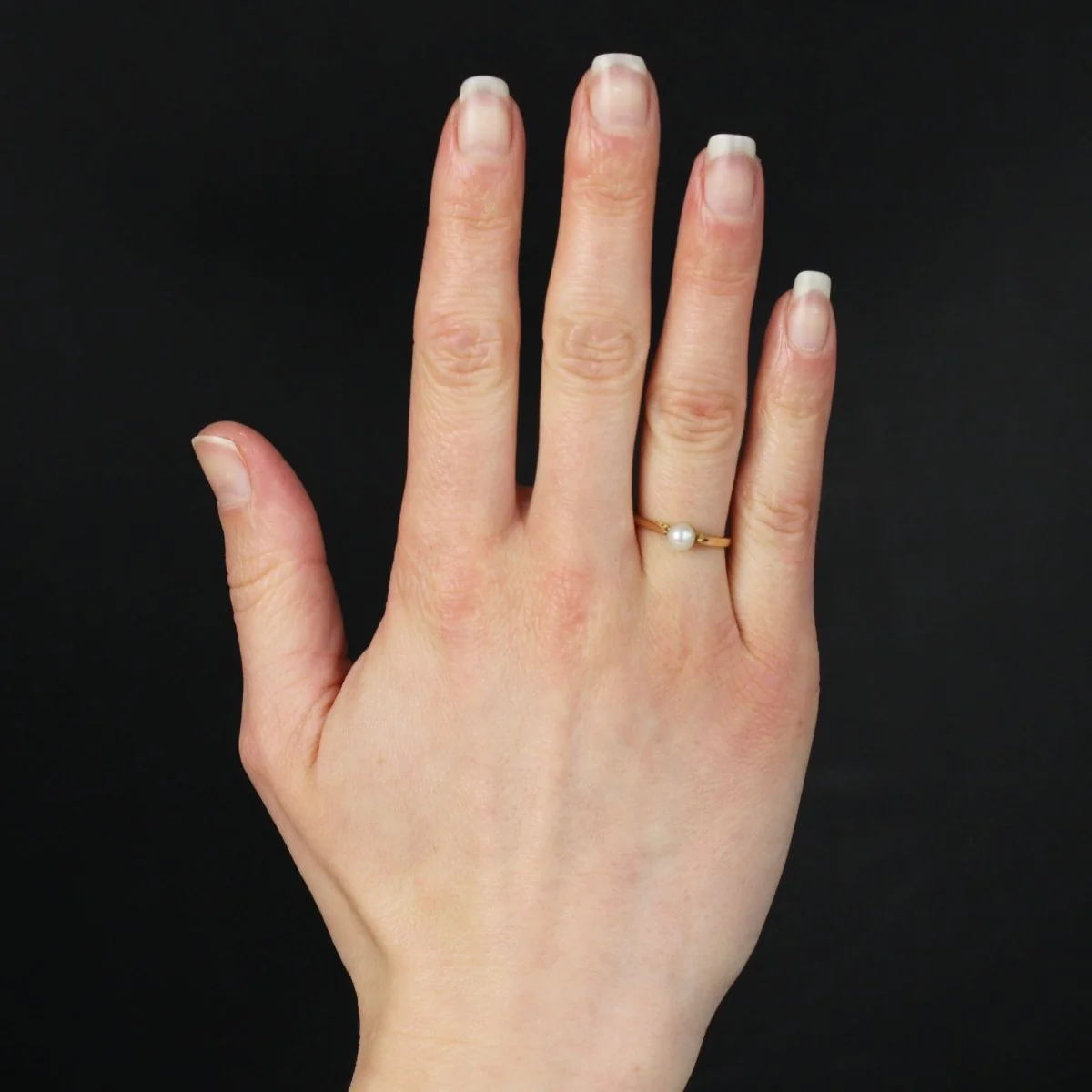 Solitaire ring in yellow gold and pearl - Image 2