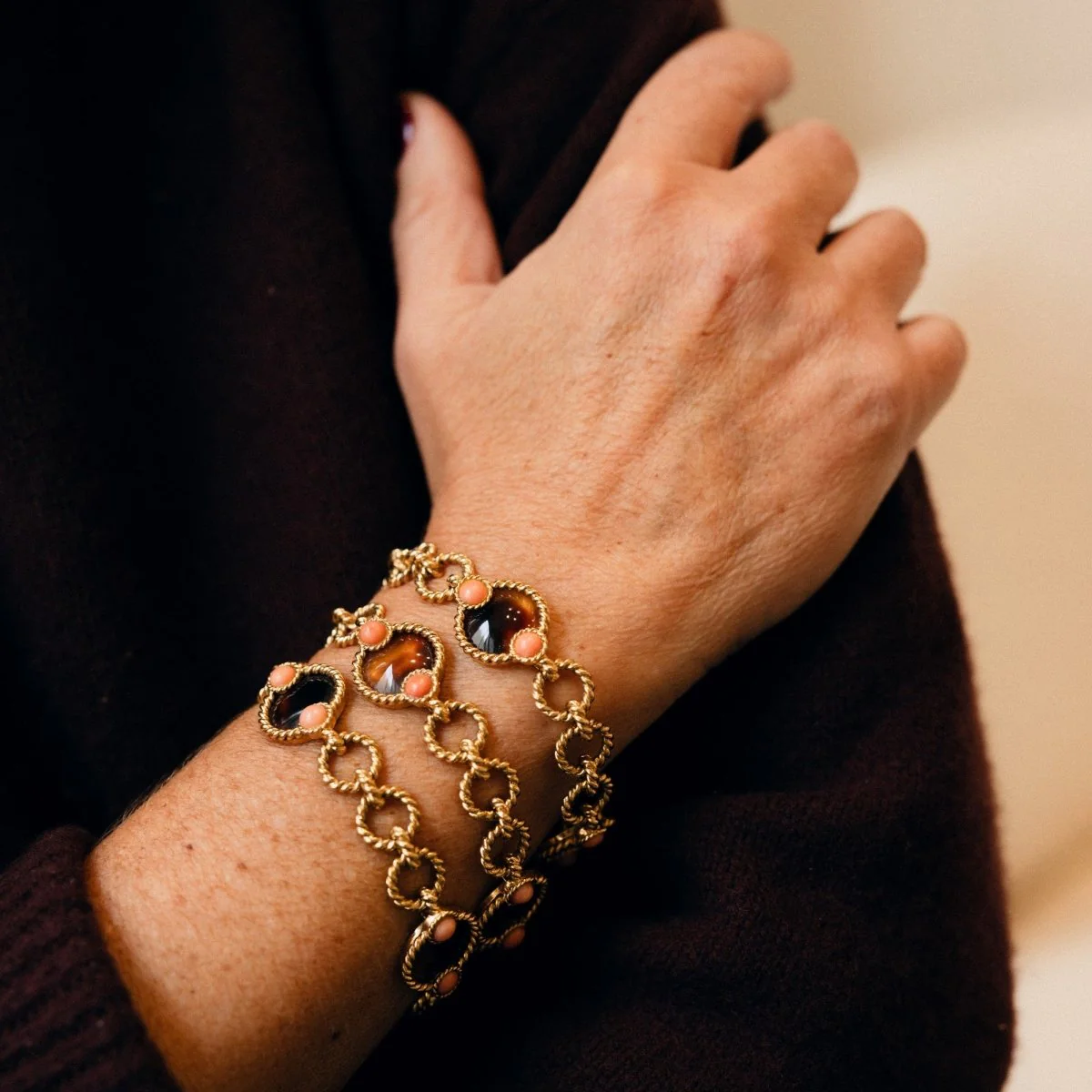 Three BOUCHERON bracelets in yellow gold and coral - Image 2