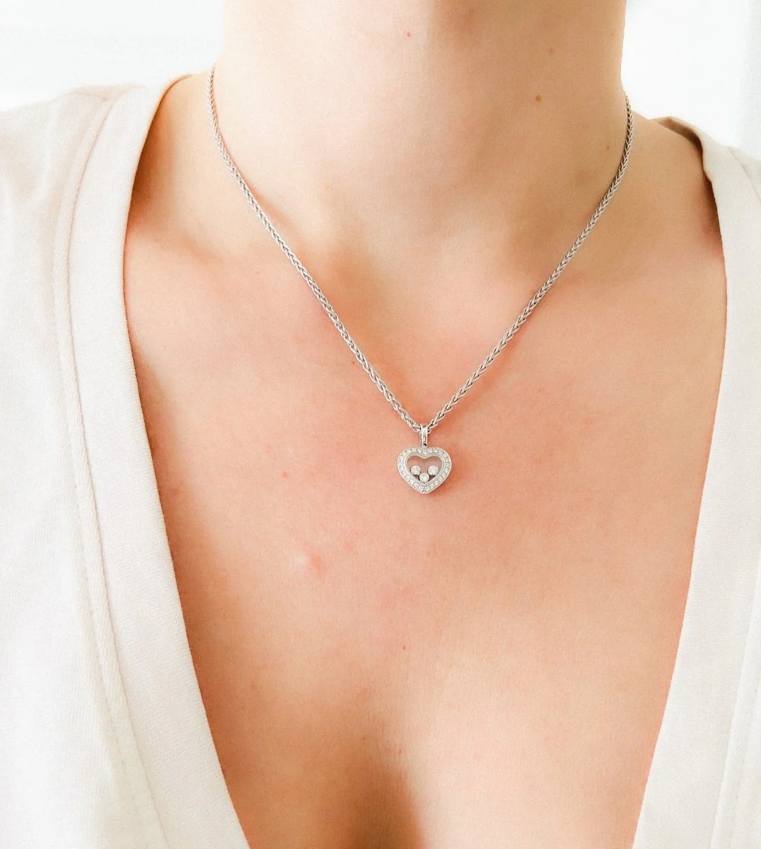 A white gold pendant signed by Chopard - Image 5